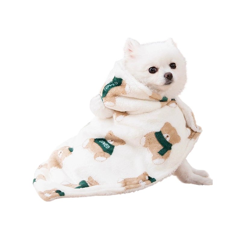 Winterwarme Umhangkleidung für Hund und Katze 