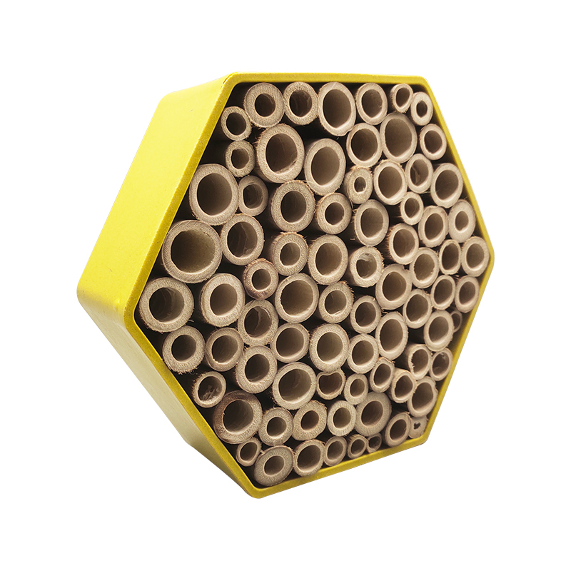Sechseckiges Insektenhaus aus Bambusfasern